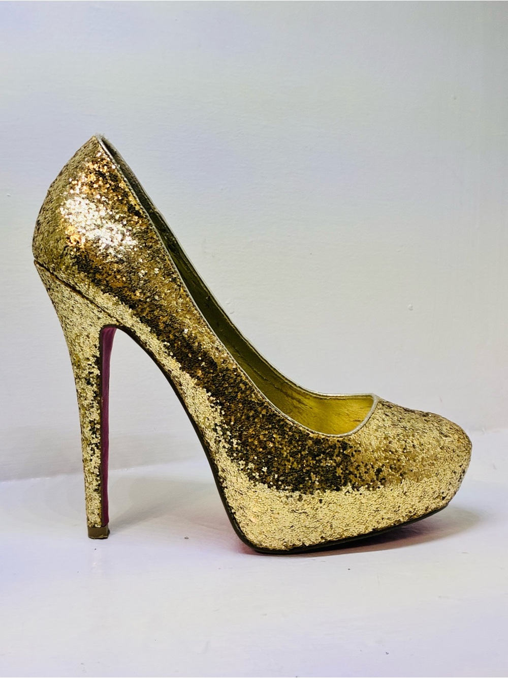 Signature Sole by ShoeDazzle Gold Champagne Glitter Platform Pumps Sz.8.5